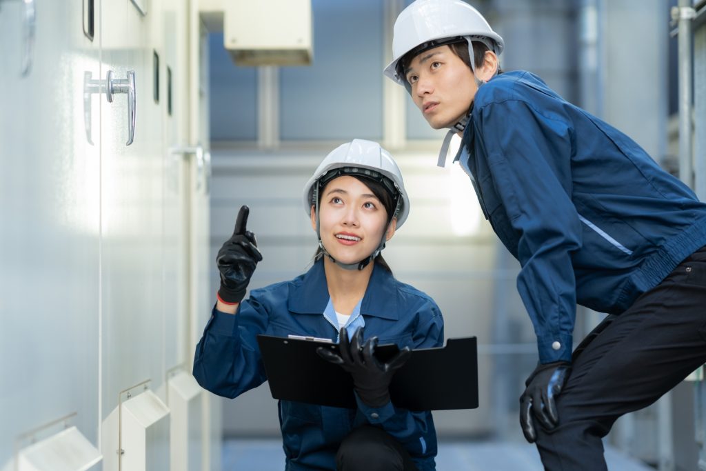 未経験からエンジニアに挑戦する若手派遣社員の姿|神田ビジネスソリューション