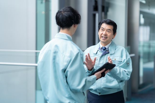 60代シニアエンジニアが現場で働く姿|神田ビジネスソリューション